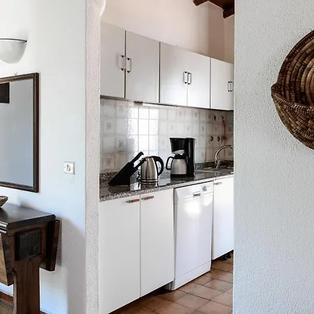 Roberta Apartment